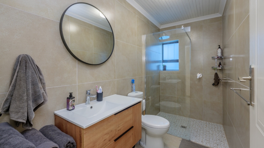 4 Bedroom Property for Sale in Struisbaai Western Cape